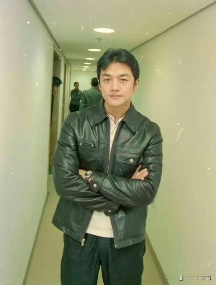 李亚鹏亲口说清直播卖紫砂壶的原因，坦言落魄时是紫砂商家主动找他带货渡难关，如今有