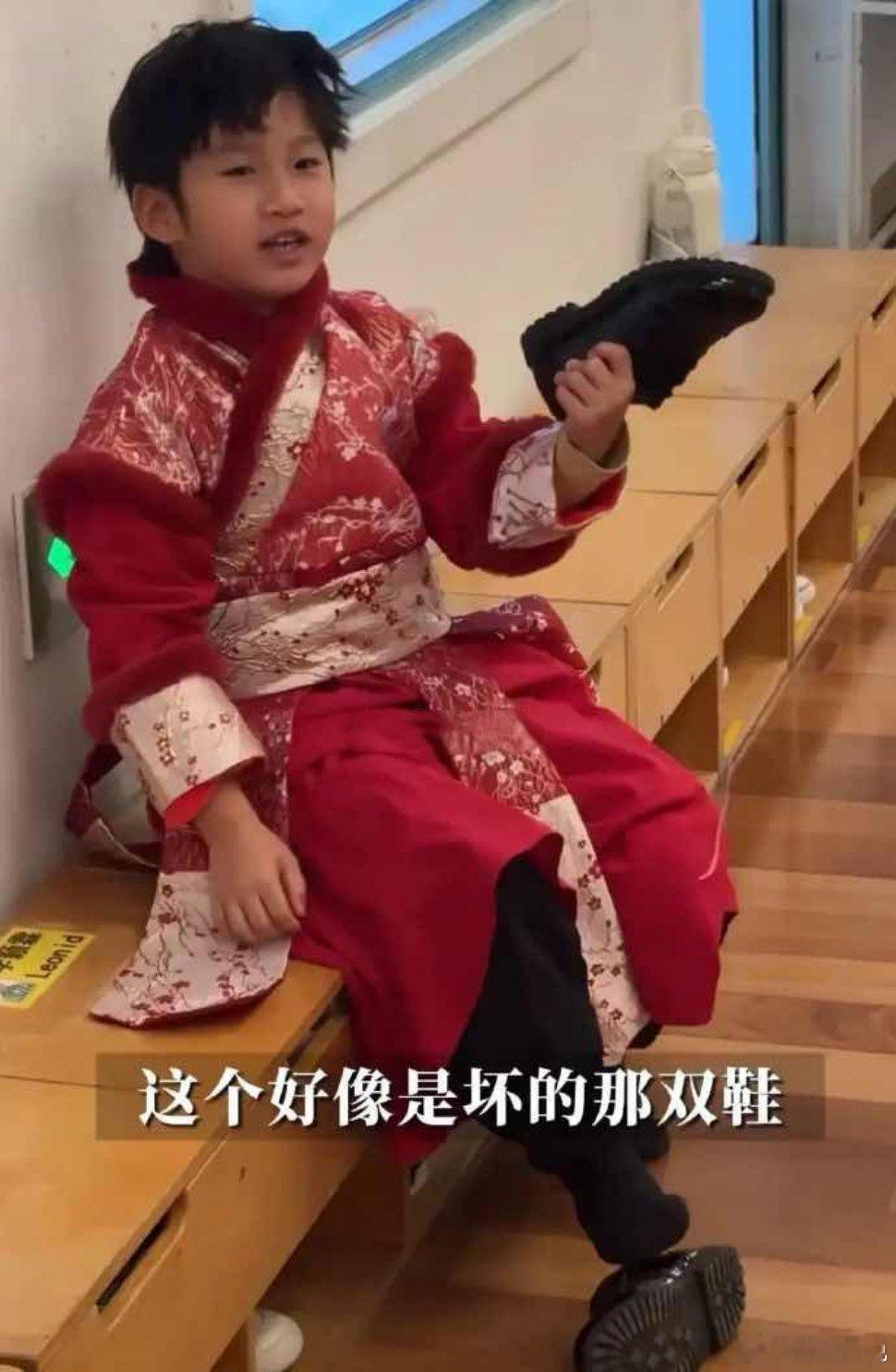 没经验别哭穷！奥运冠军邹市明夫妇的好牌打得稀烂！冉莹颖自曝每月水费800元，儿子