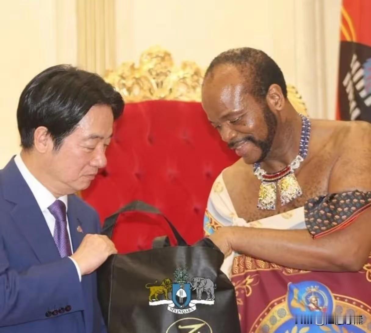 耻辱的一幕。一个甘心辱没自尊的人，是换不来任何荣耀和尊贵的。其实大家都明白，咱们