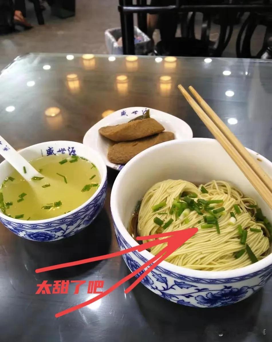 今夜来到无锡，打算待那么两天对于无锡我对这个城市既熟悉又陌生熟悉的是无锡是江