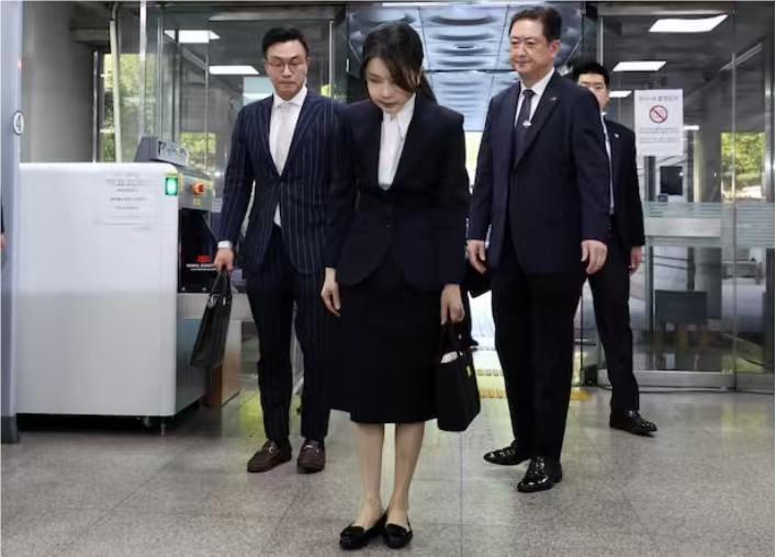 李在明如果真的有格局，就应该放金建希一马。目前，金建希被关押在首尔南部看守所。近