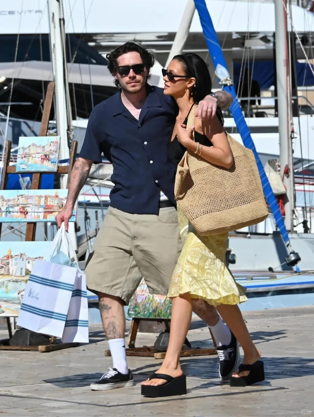 布鲁克林和老婆妮可拉的情侣穿搭。妮可拉真漂亮，关键还有钱。大布，真好命！