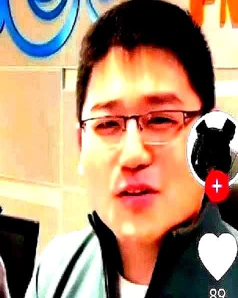 近日天津著名相声大师马志明之子马六甲参加一档节目，有观众问马六甲：“你是马氏相声