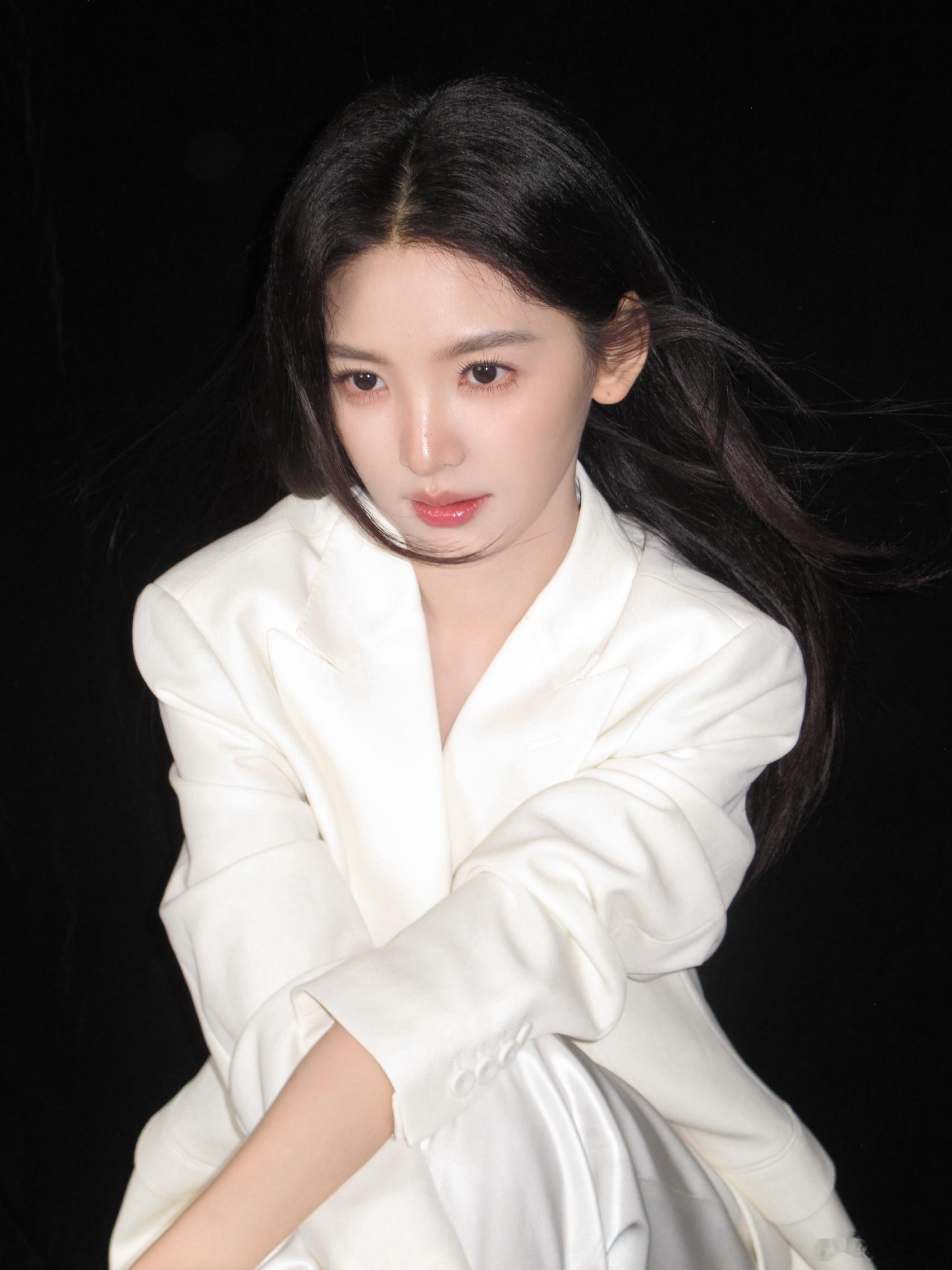 章若楠白衣女强人楠楠​​​