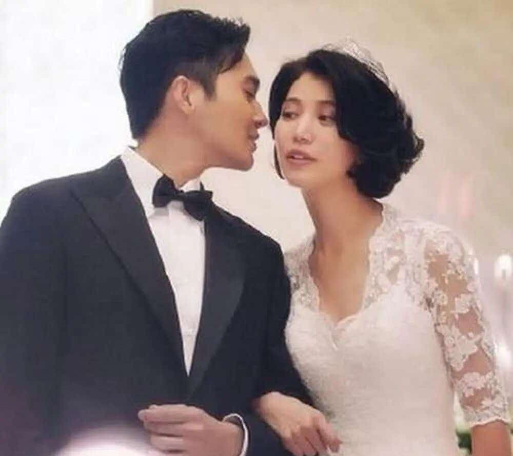志云饭局》上，袁咏仪当众坦白年少往事：20岁港姐夺冠后，曾爱上一名有妇之夫。富商当年热烈追求，生日送
