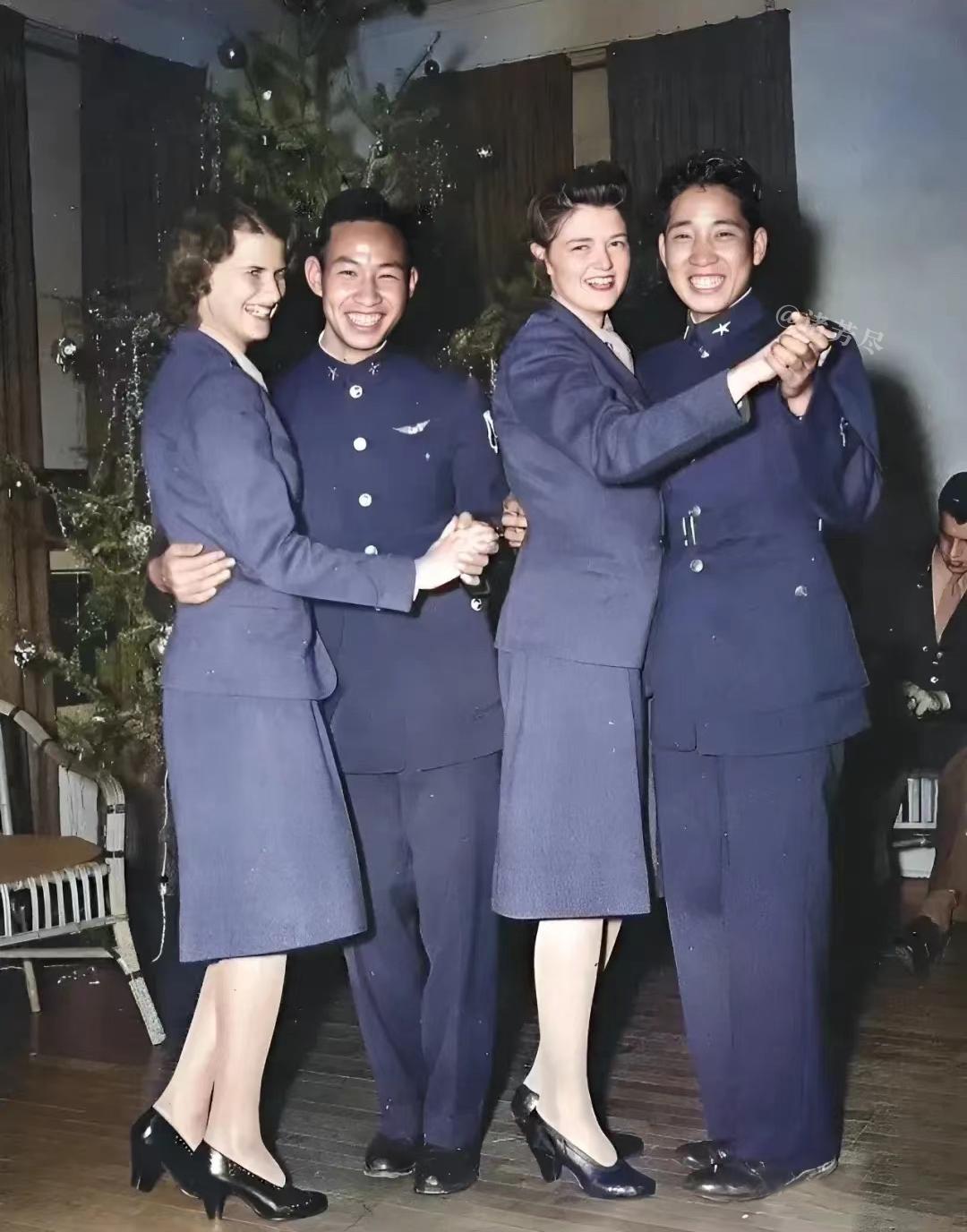 1945年广州，抗战落幕之后的首个平安夜，一场联欢舞会热闹开场。两名新一军的军官