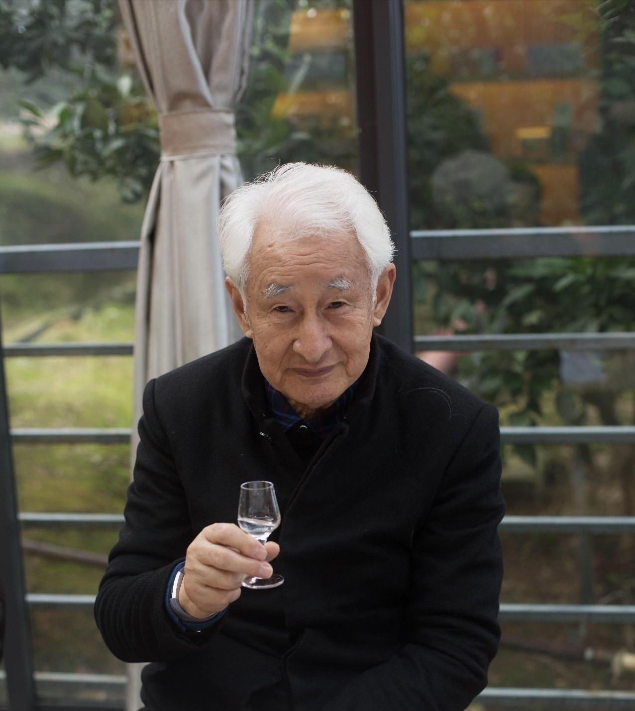 世界上喝茅台最多的人叫季克良。他在茅台工作50年，喝掉2吨多茅台，凭借“最贵