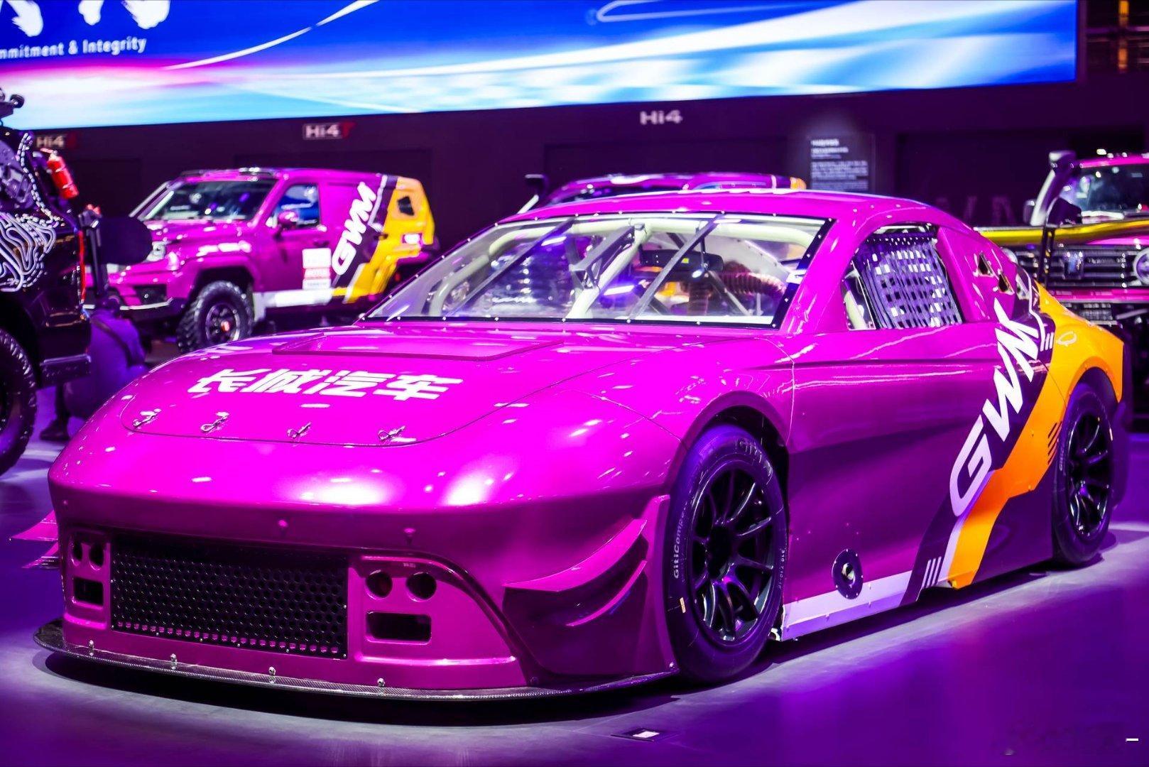 不得不说，这次长城环塔战车的亮相，真的狠狠勾起我的越野心了！坦克300、500、