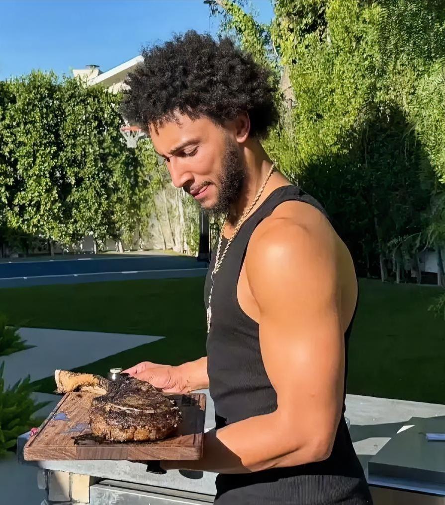 西蒙斯应该是NBA球员里最成功的了其他状元水掉了也没拿多少钱要不就是累死累活