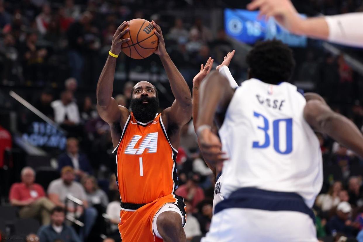 发现了没有，很多人都希望哈登离开快船，为什么呢？因为NBA本赛季的快船，