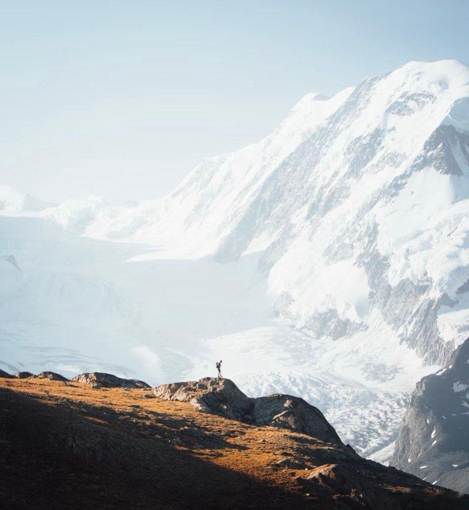 当人能与穿透身体的中微子同频时就可以达到光速去穿越不同时空与维度，那么这是不是就