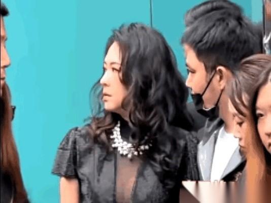 你知道什么叫顶级“演员”吗？就是前一秒还对身边递水的小助理爱答不理，一脸“别烦