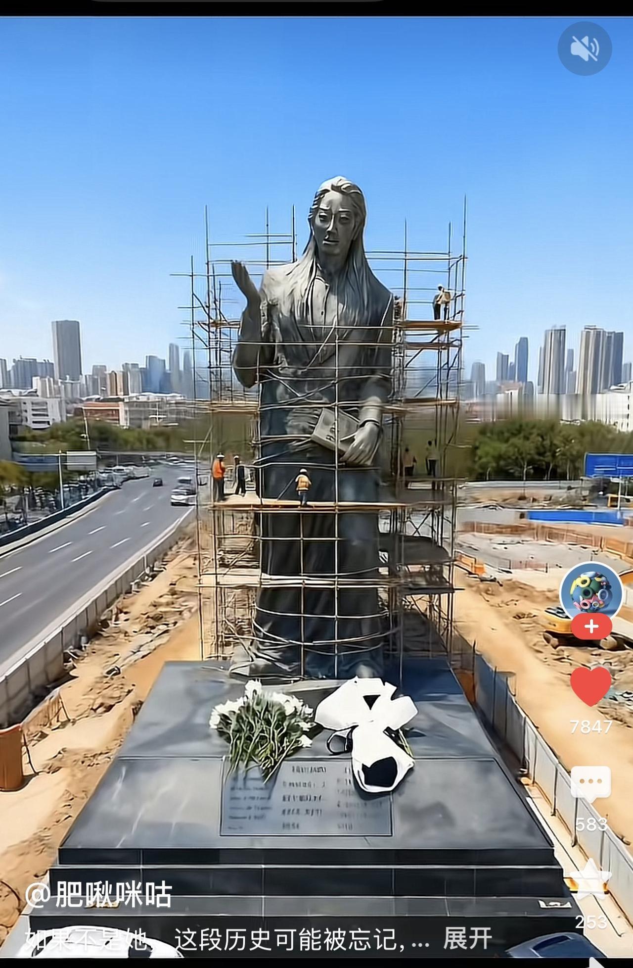 知道了她之后，我就瞧不起莫言、贾平凹和中国的所有作家了。不接受质疑。我只有一