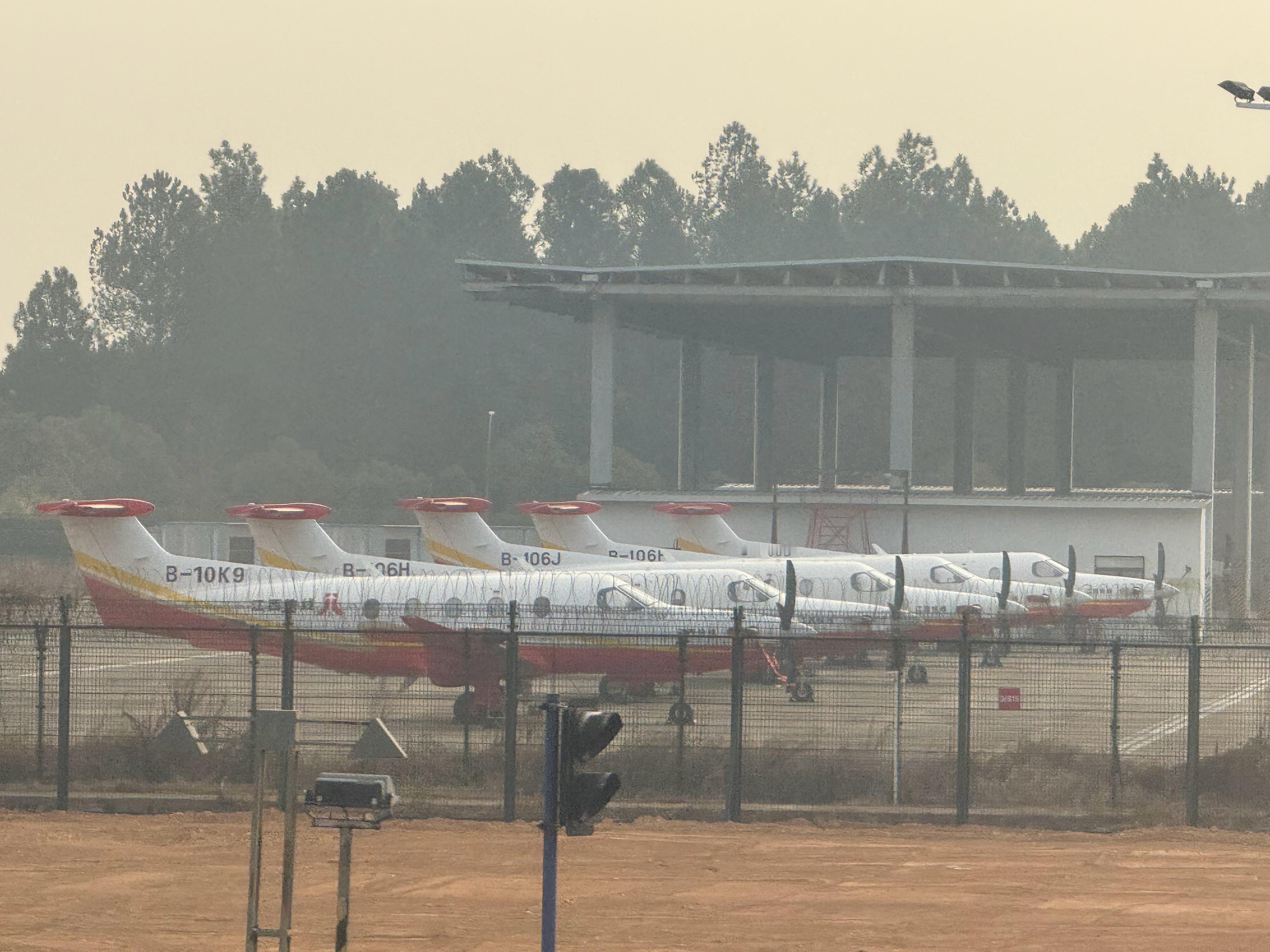 封存在南昌昌北国际机场专属通航功能区的瑞士皮拉图斯PC-12NG单引擎涡桨飞机，