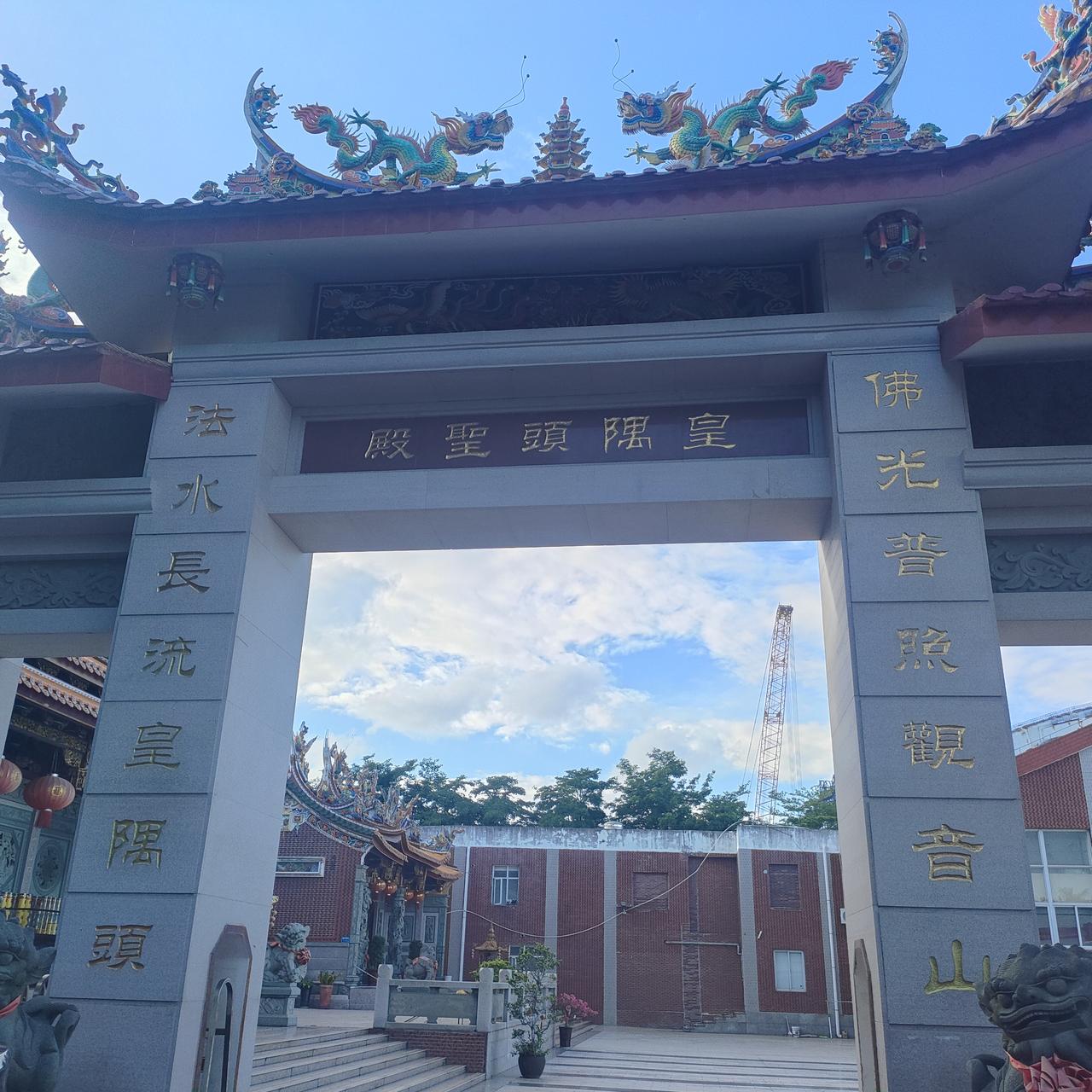 夏日生活打卡季厦门的皇隅头村，这个在五通的小村子目前仅存几个庙宇。既然叫皇，自然