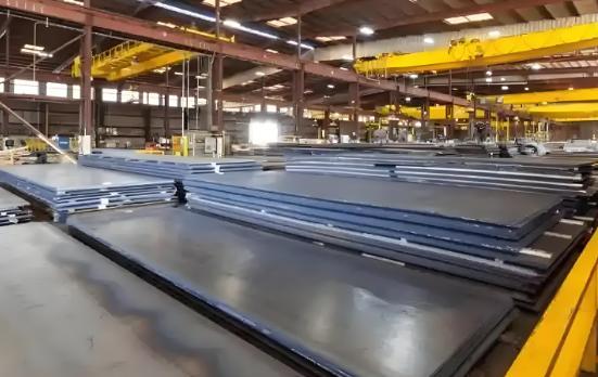 建造一艘航母得用多少吨钢材呢？航母建造是超级大工程，钢材用量十分惊人。航母是海