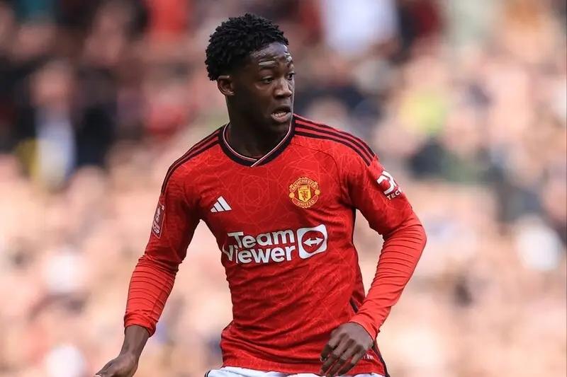 5年长约锁死！曼联终于做对了一件事，梅努才20岁，是本土青训，技术意识都在线，红