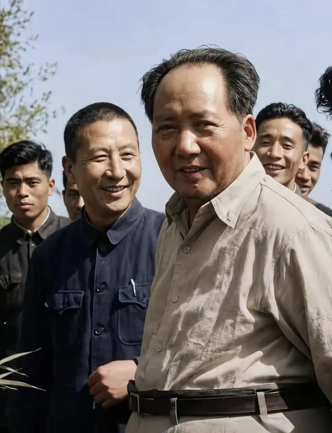 开国大将黄克诚曾说，“现在有人要丢掉毛泽东思想这面旗帜，甚至把毛主席的正确思想、