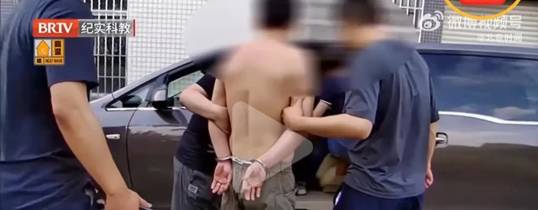男子杀人逃亡18年间结婚生子开厂。逃犯姓张，30多岁，在广东经营着一家工厂，结了