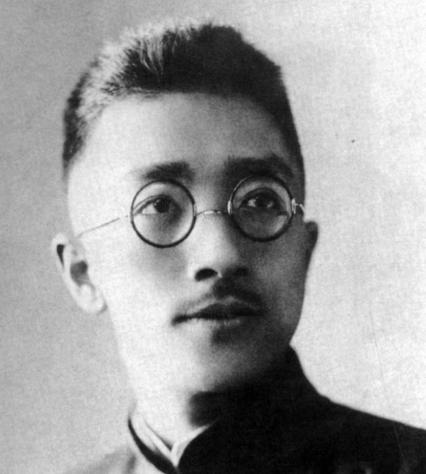 胡适绝对是一个被高估的知识分子。胡适以美国哲学博士的头衔在北大亮相，以中国新文学