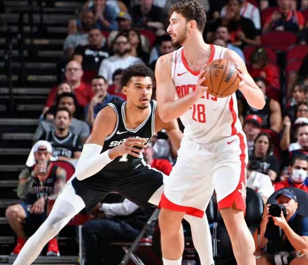 1月29日，火箭99:111不敌马刺，本场谈4件事:一、火箭队的进攻体系实