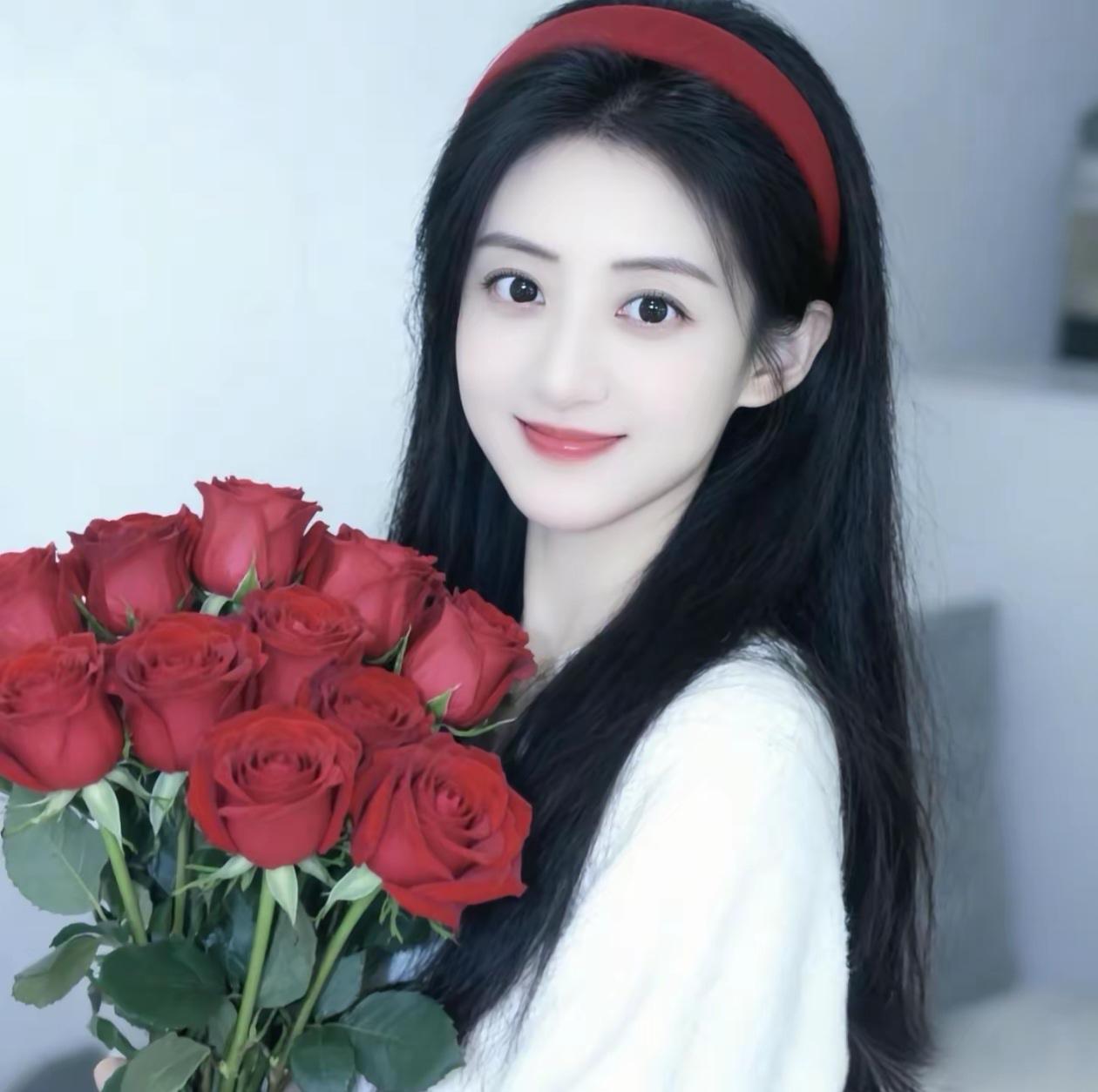 这个眼神，这个笑容，真的好治愈。