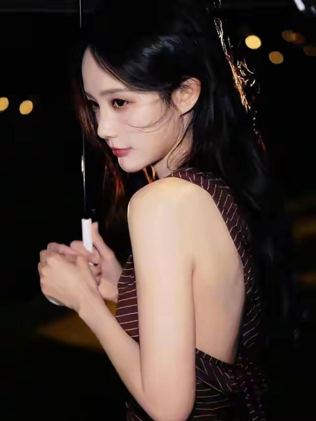李一桐35岁签于正，白鹿刚走她就来，古偶困局里谁才是真赢家？白鹿刚刚和于正体面