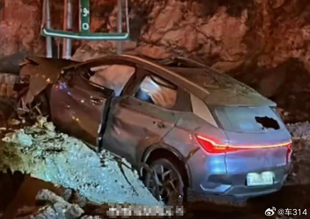没想到中国车会以这种方式出现在新闻里！根据报道，这辆比亚迪元PLUS在耶路撒冷地