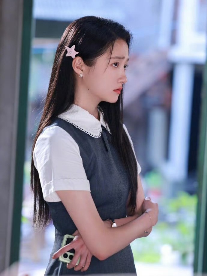关晓彤剧宣人脉关晓彤、李昀锐主演的新剧《耀眼》正式开播啦，排面直接拉满！沈腾、贾