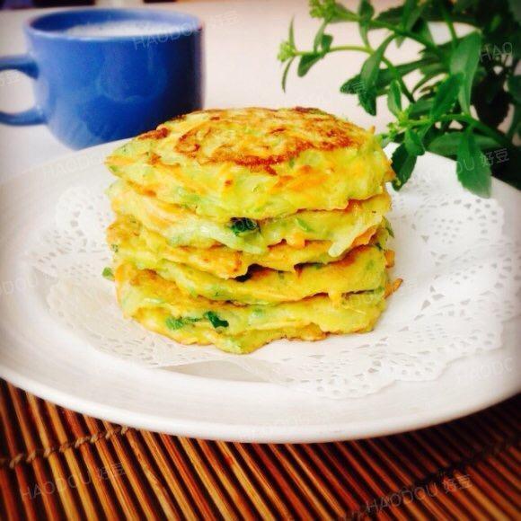 宝妈们别总给宝宝做面条吃, 这种蔬菜饼当宝宝的辅食既营养又美味