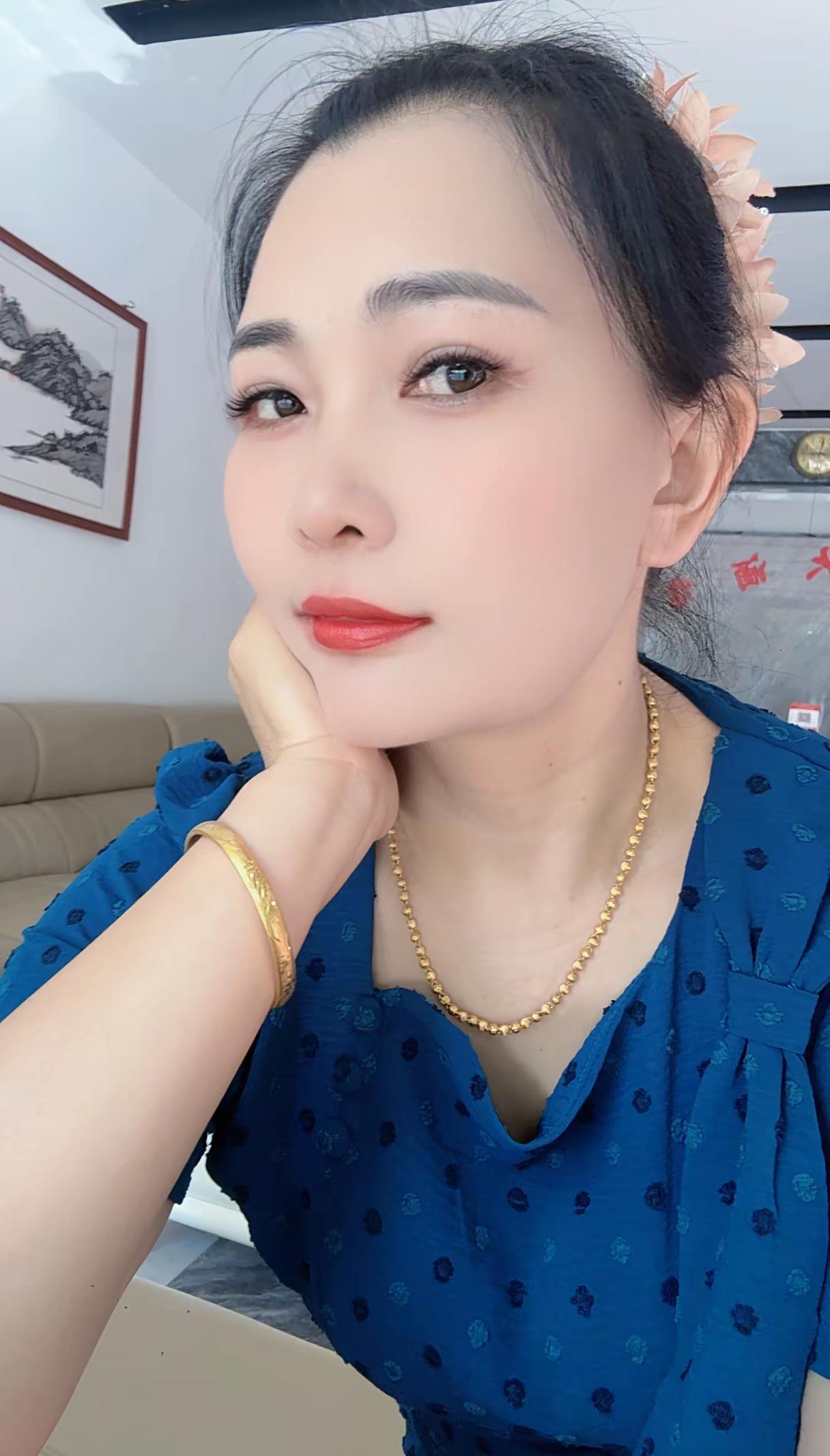 40多岁的女人，比20岁有韵味，比30岁更清醒！