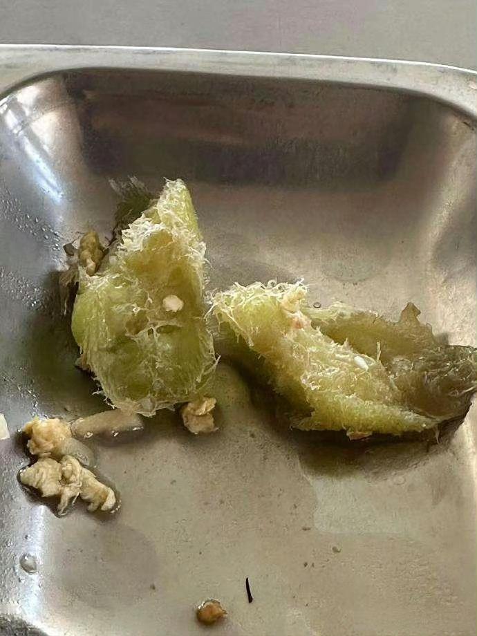 食堂这是把要刷碗的丝瓜也给炒了吗？​​​​
