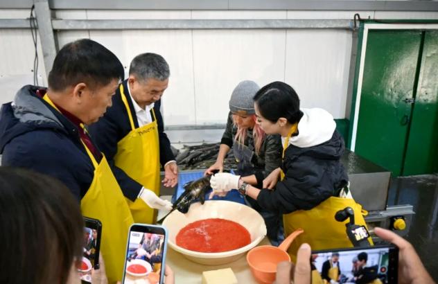 当中企开始用日本当年对付中国的招子来对付日本，日本人直呼顶不住。事情的经过是