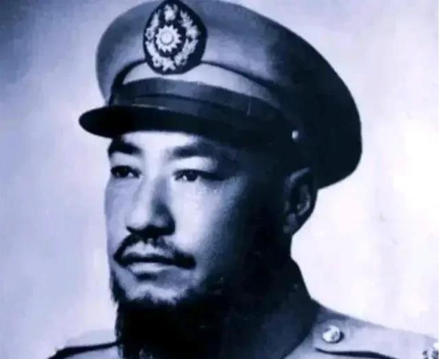 1958年，青海“土皇帝”马步芳偷偷在亲侄女喝的水里下了药，扒光她的衣服后，迫不