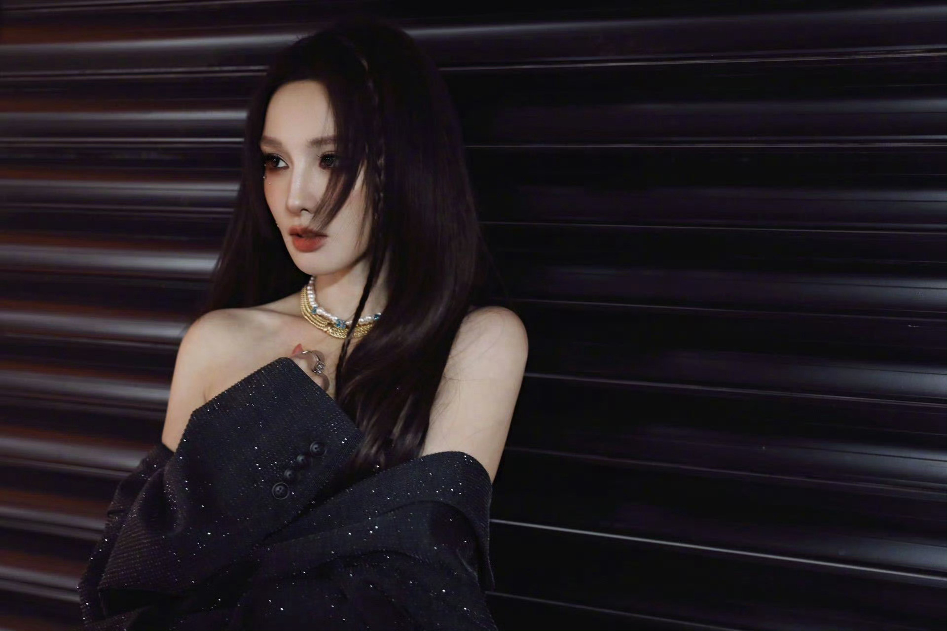 彭小苒抹胸长靴从冬天辣回夏天彭小苒冬日辣妹反差杀彭小苒辣度超标预警！💥抹胸