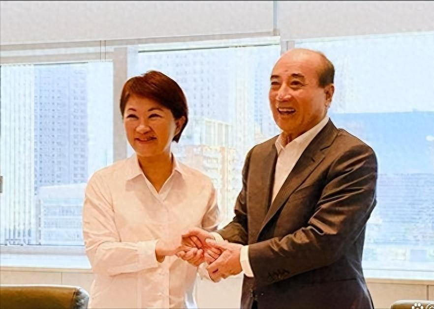 岛内政坛直接炸开锅！9月29日，卢秀燕被曝出和王金平闭门长谈，外界纷纷猜测这是一
