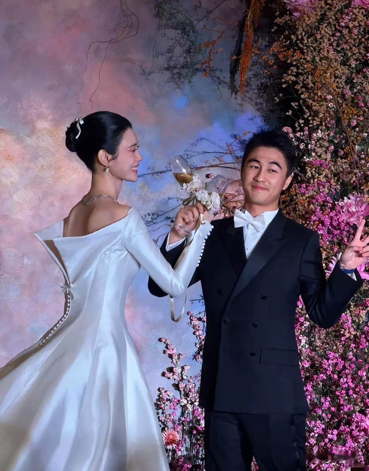 奚梦瑶&何猷君又又又结婚了！好吧，是答谢宴，不是结婚，不过礼服还是那件礼服，网