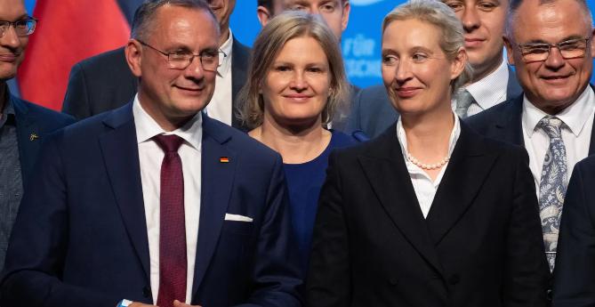 德国政坛要变天了！德国选择党这两天冒出一句让不少人皱眉的话：如果德国选择党在东部