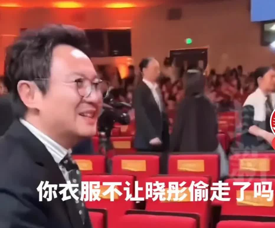沈腾是真糊涂啊为什么要在公开场合开这样的玩笑呢！关晓彤华表奖造型