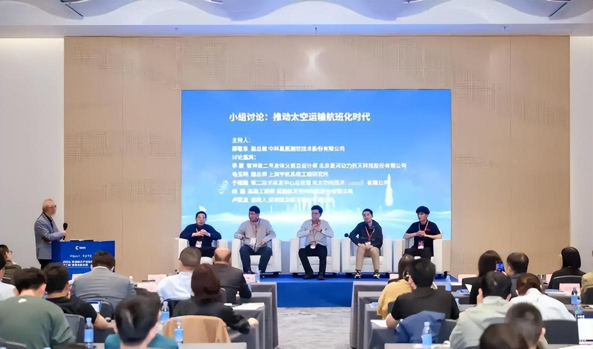 仅用半个月，5人草根团队，在泥泞小院里造出推力20吨的火箭，还成功将其送上370