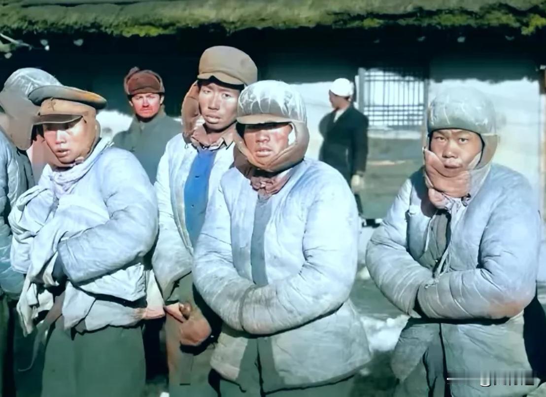 让人泪目的证据！这是在长津湖战役中，五名宋时轮第九兵团被俘战士的真实照片，其中