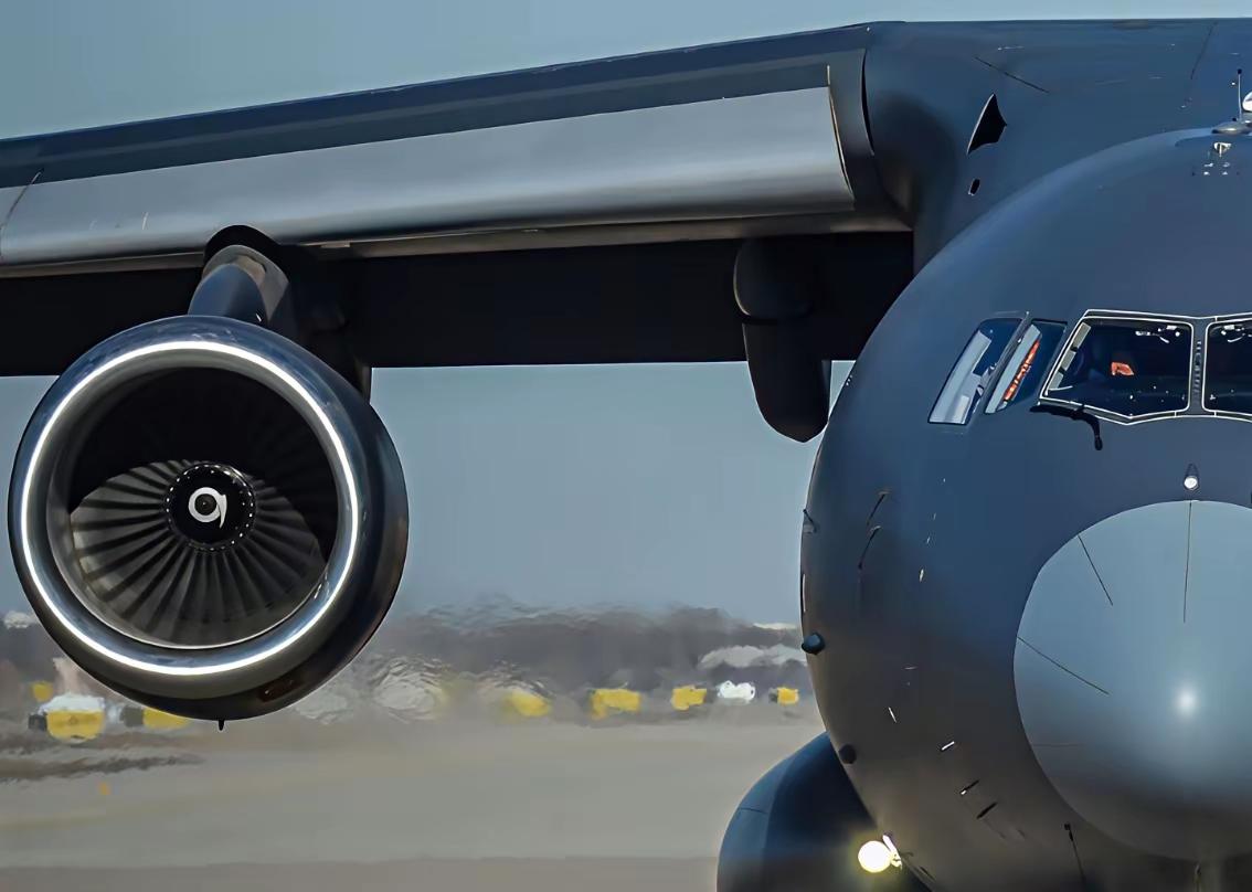 涡扇20的叶片清晰可见，运20胖妞加油！