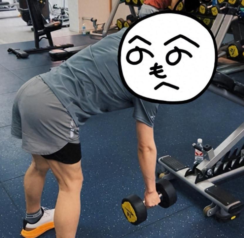 “让人后怕！”浙江杭州一名32岁男子，坚持健身撸铁整整两年，一心想练出壮硕有型的