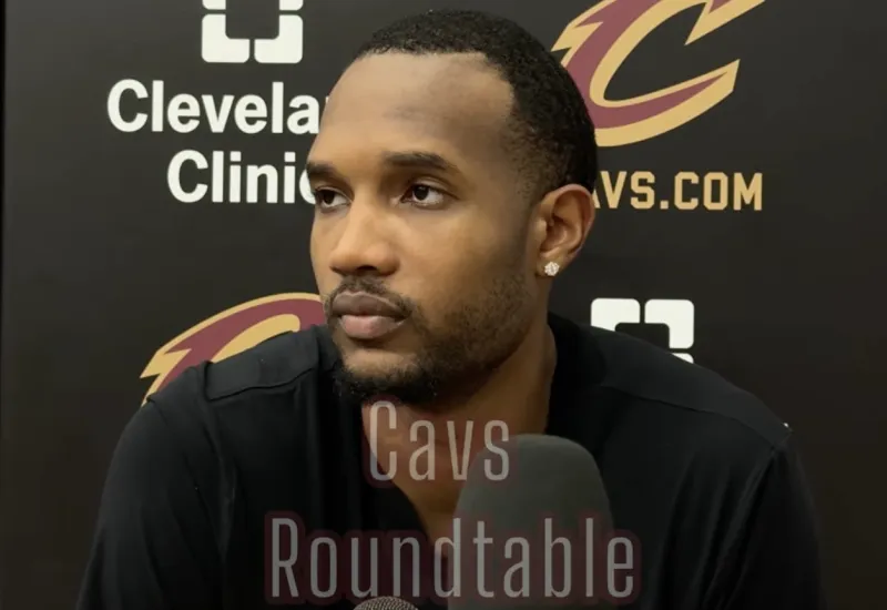 NBA季后赛首轮，骑士将对阵猛龙。骑士球员埃文-莫布利接受了记者采访，谈到了