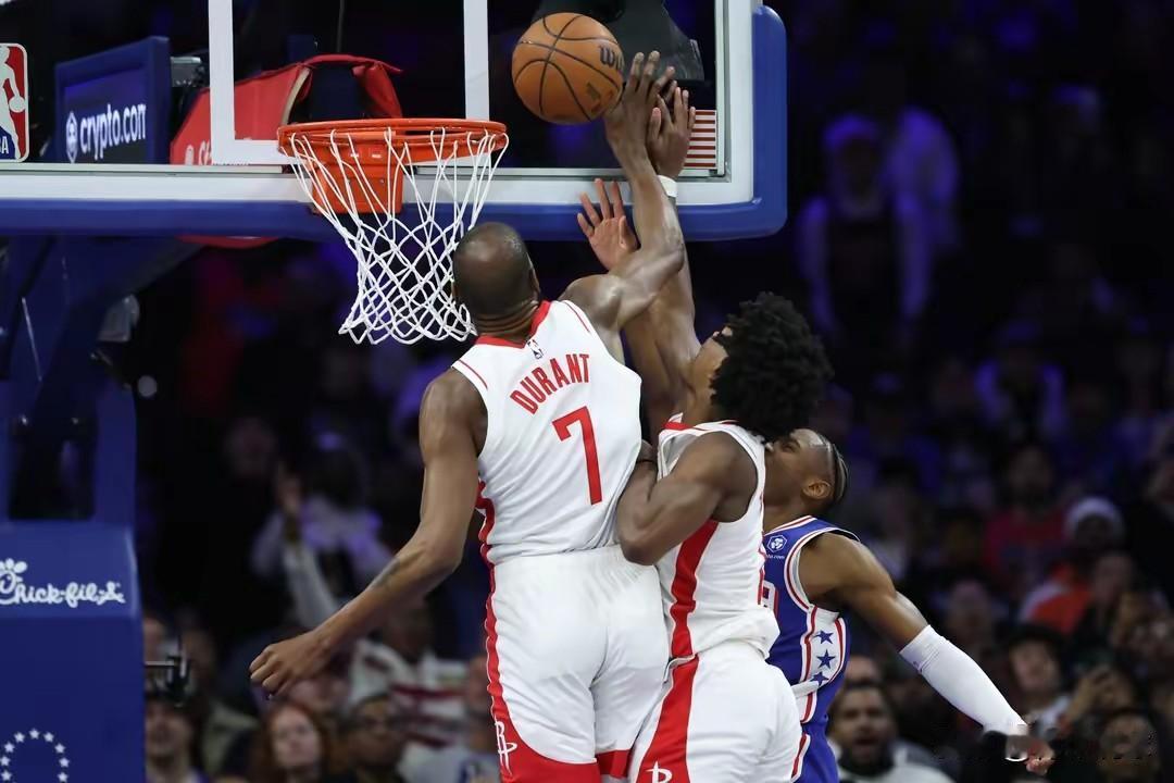 重大漏判！官方认错了！今天，NBA官方发布了昨天76人队VS火箭队关键时刻的