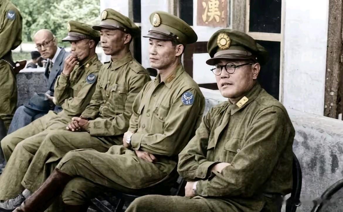 一直以为廖耀湘是名副其实的中将，原来大错特错了，他的铨叙军衔仅仅只是上校，直到辽