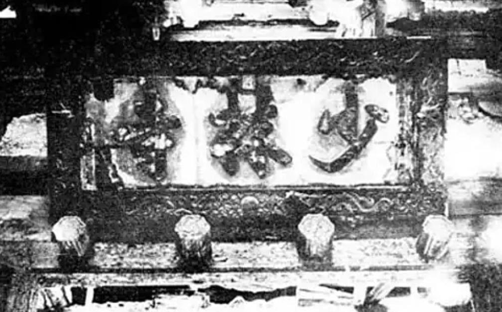 冯玉祥为何要烧少林寺？1928年，冯玉祥带兵火烧少林，屠杀武僧，大火烧了40天，