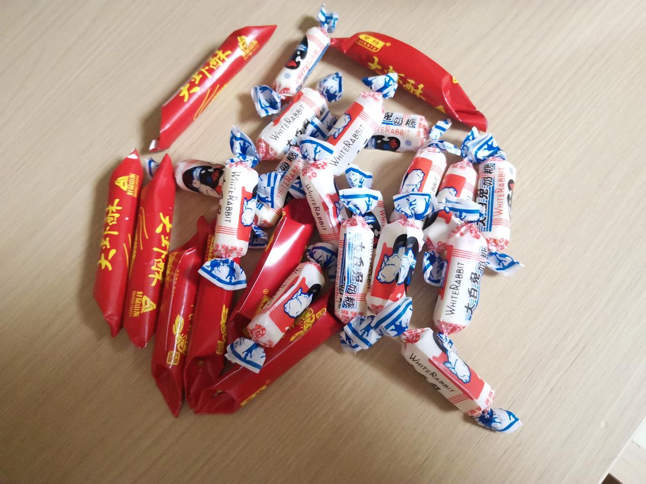 最近迷上了吃糖果，会不会吃成糖尿病？好担心这个事。吃糖真的会上瘾的，每天吃几块糖