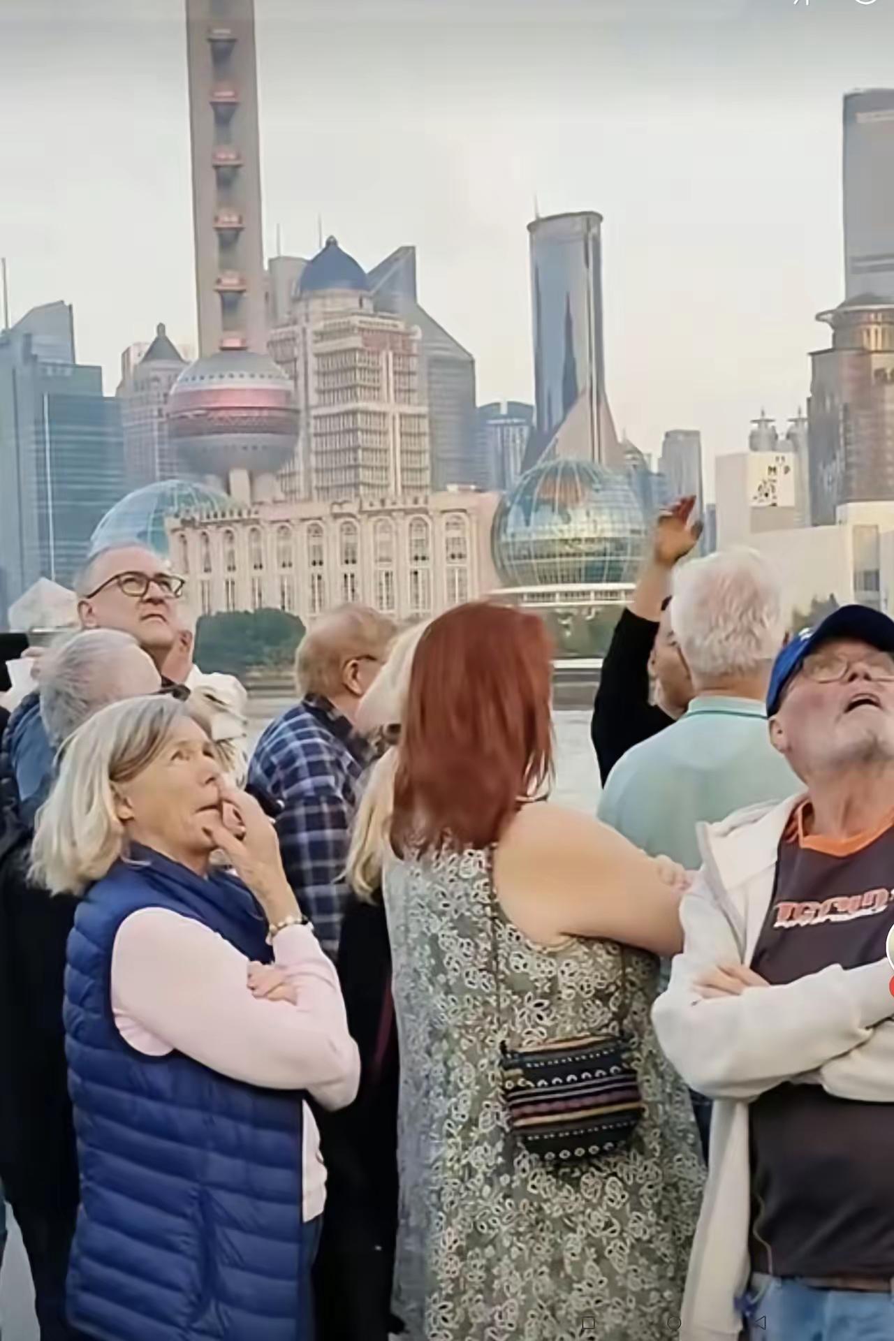 其实在老外眼里中国已经是发达国家了！我之前咖啡厅遇到几个欧洲老外，聊了起来。我说