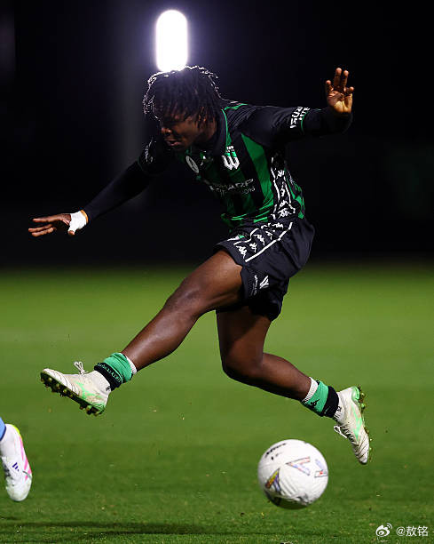 U22国足VS澳大利亚U23澳大利亚的左边锋阿贝尔-瓦拉蒂看起来挺猛，身体素质